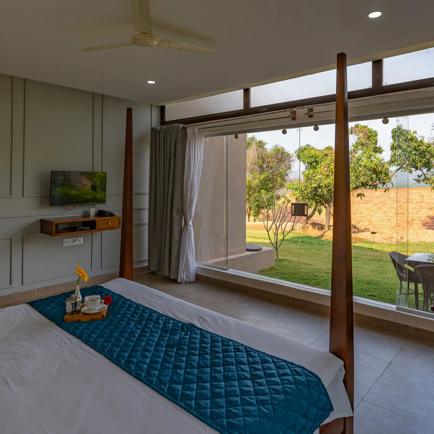 Heliconia Jacuzzi Suite at Ravishing Retreat Resort